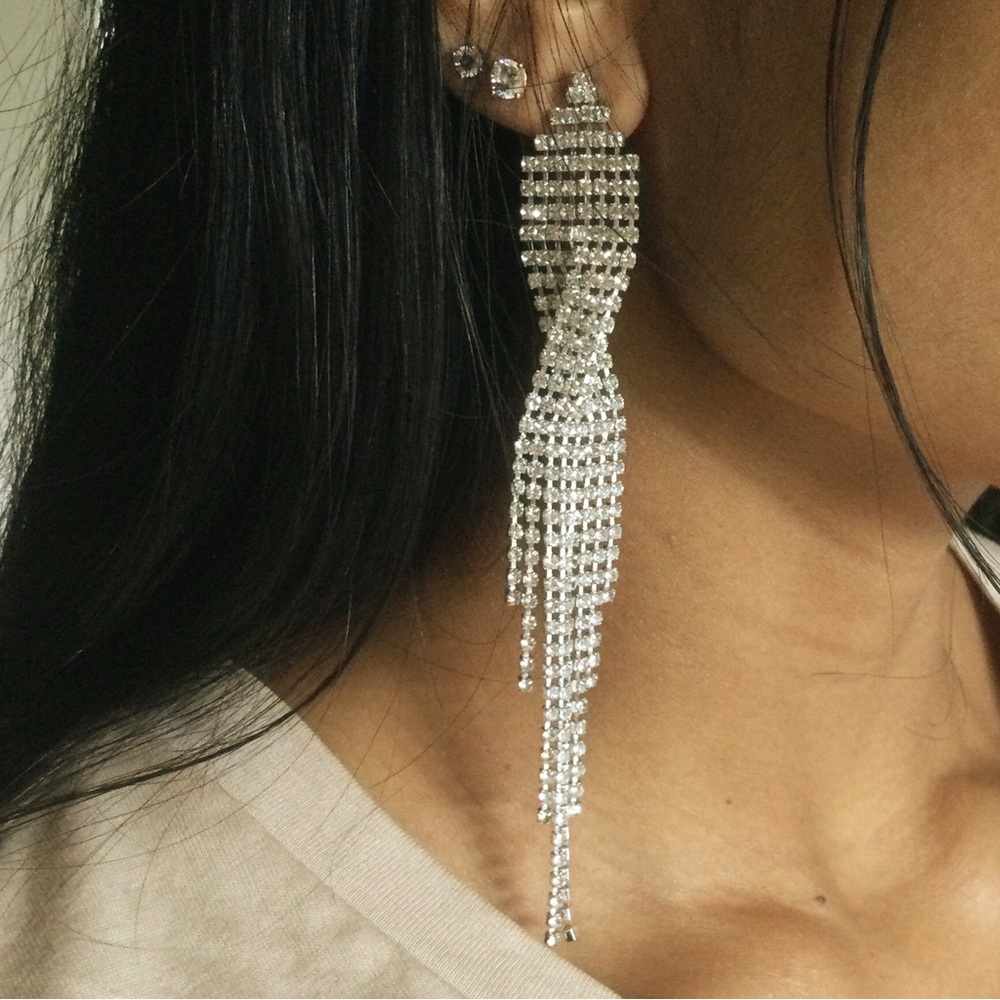⛔️SOLD⛔️LOVISA Silver tone Clear Rhinestone Dangle Waterfall Tassel Earrings NWT - Picture 3 of 14